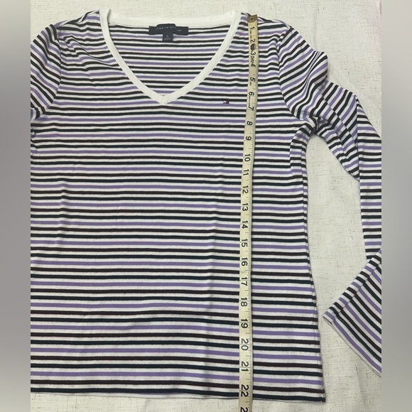 👚 TOMMY HILFIGER Women’s Purple & White Stripe Long Sleeve V-Neck T-Shirt - Picture 10 of 11